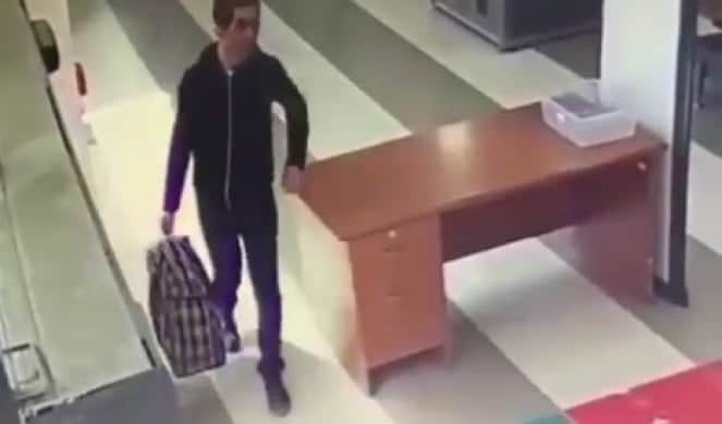 VIRALNO: Prvič na letališču, družina iz Nemčije mu je plačala vozovnico!