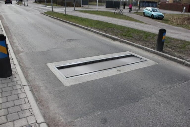 Na Švedskem z ležečimi policaji ni šale!