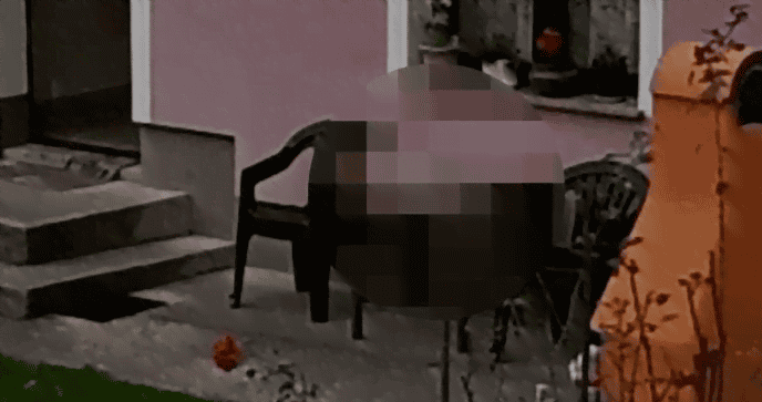 Mimoidočega je začudila miza na tersi, fotografija je postala HIT na spletu!