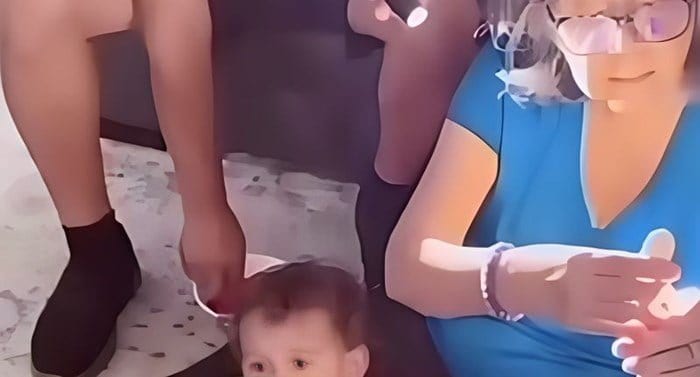VIRALNO: Posnetek prikazuje, kaj se zgodi, ko otroka pazijo stari starši!