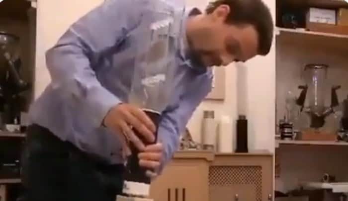 Moški je izdelal 20.000-vatno žarnico. Šokirani boste, ko boste videli, kaj se je zgodilo, ko jo je prižgal!
