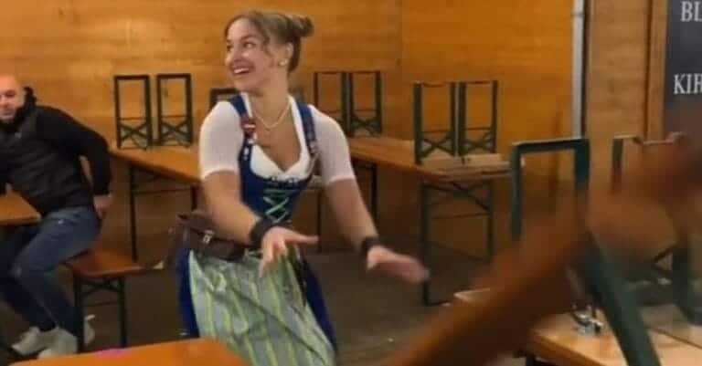 Natakarica na Oktoberfestu je z eno potezo pritegnila poglede radovednežev in postala spletna senzacija!