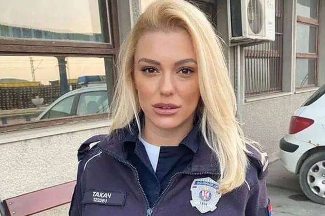 Policistka Lidija je hit na spletu, sledilci ji pišejo: “Aretiraj me”