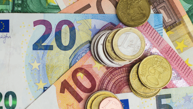Upokojencem nižje pokojnine zaradi novega prispevka: »Plačujemo za nekaj, česar ni«