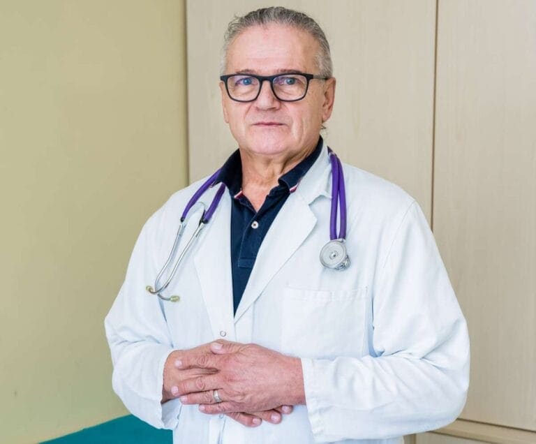 Zdravnik pred penzijo: ”Nekaj ne štima, čakalnice so polnejše kot kadarkoli”!