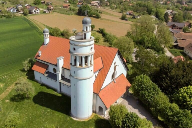 Uvaja Slovenija cerkveni davek? Verniki osupli nad pobudo!