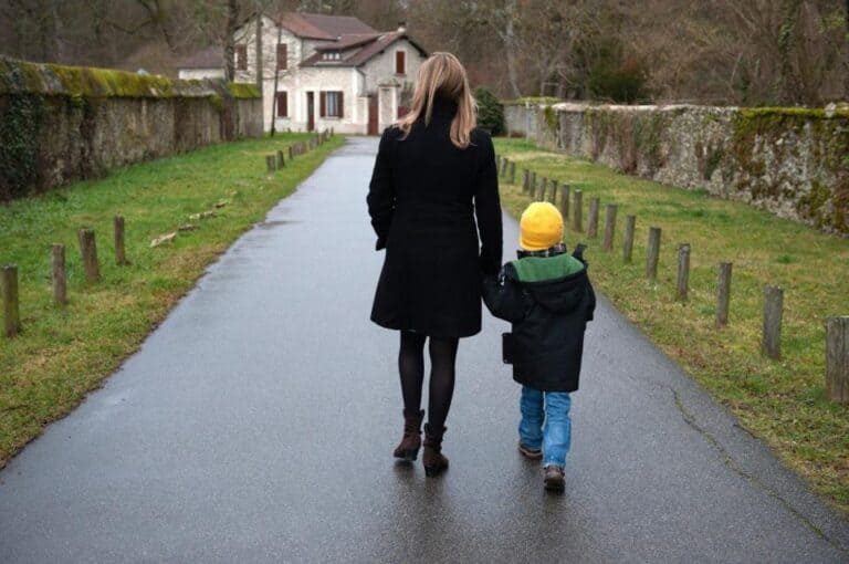 Moj fant želi, da zapustim svojega sina, mislim, da bom to tudi storila …