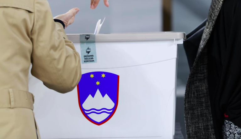 VOLITVE: Svoboda po vzporednih volitvah v vodstvu, tesno ji sledi SDS!