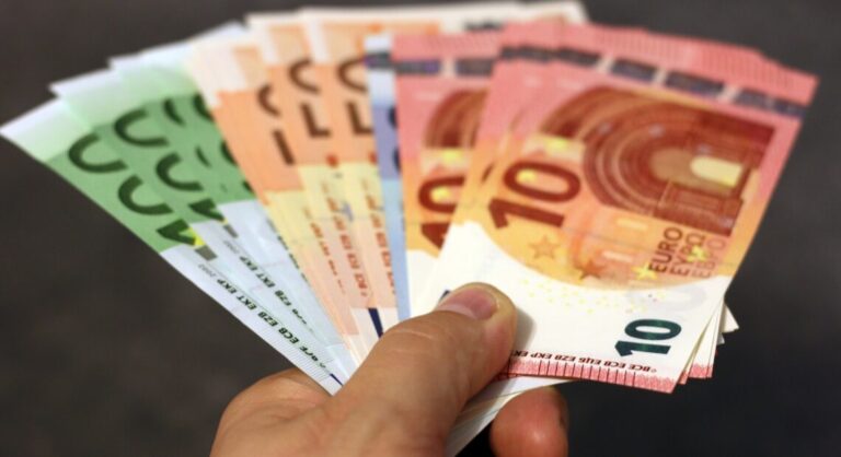 Upokojenci bodo konec meseca prejeli težko pričakovani letni dodatek!