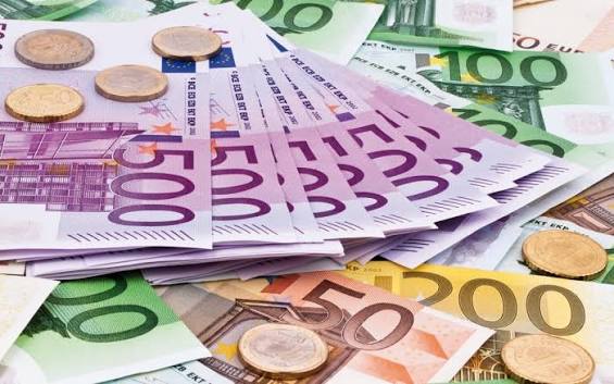 Več kot 352 tisoč Slovencev bo dobilo povprečno 826 evrov! Preverite, kdaj!