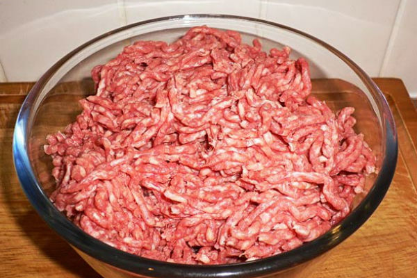 Preverite, koliko časa lahko mleto meso stoji v hladilniku in koliko v zamrzovalniku!