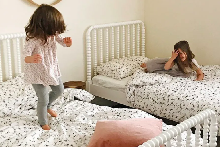 Ste delili sobo z bratom ali sestro? Teh 7 navad boste morda imeli še danes!