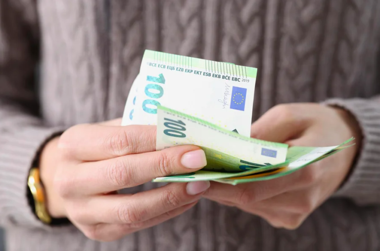 Minimalna plača 2027: Bomo od januarja prejeli več kot 1.000 evrov neto?