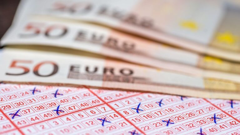 Nekdo je postal bogatejši za 120 milijonov evrov! Izžreban je Eurojackpot, poglejte, kam gre denar!